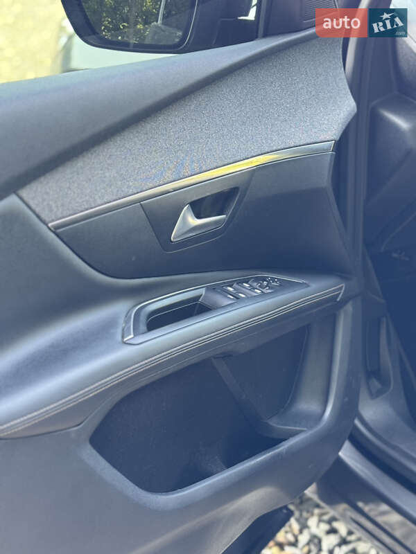 Позашляховик / Кросовер Peugeot 3008 2017 в Самборі