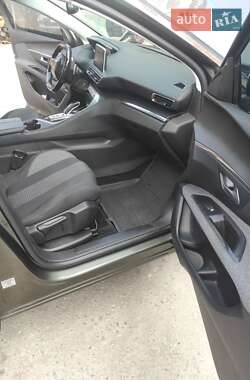 Внедорожник / Кроссовер Peugeot 3008 2017 в 