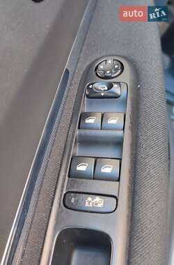 Внедорожник / Кроссовер Peugeot 3008 2010 в 