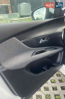 Внедорожник / Кроссовер Peugeot 3008 2018 в 