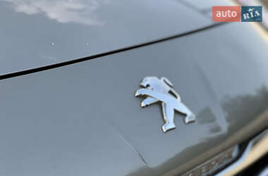Внедорожник / Кроссовер Peugeot 3008 2015 в 