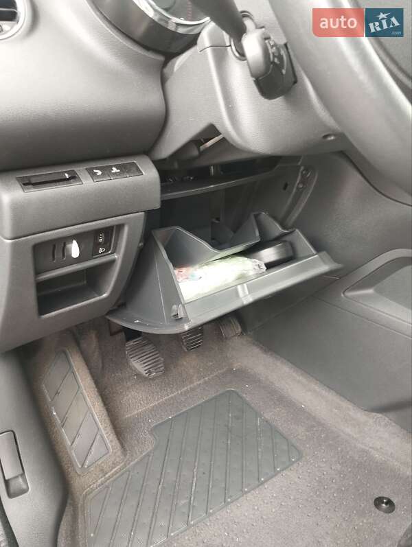 Позашляховик / Кросовер Peugeot 3008 2012 в Вишгороді