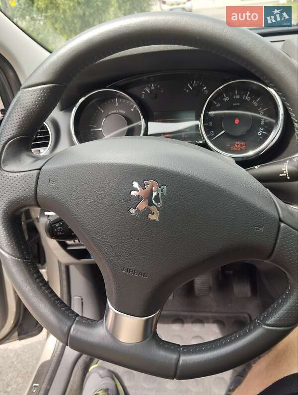 Позашляховик / Кросовер Peugeot 3008 2012 в Вишгороді