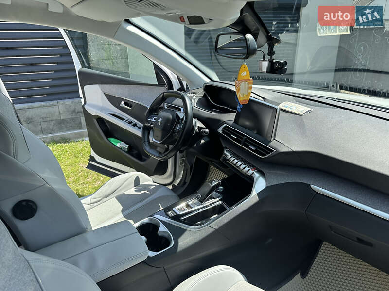 Позашляховик / Кросовер Peugeot 3008 2017 в Шепетівці