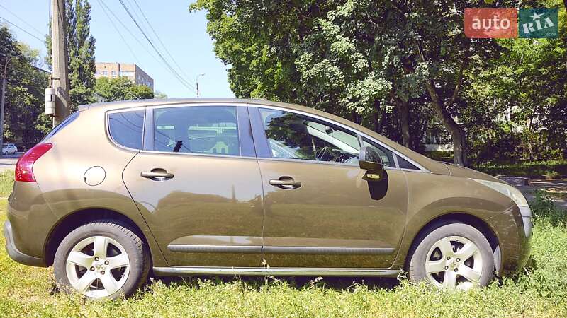 Позашляховик / Кросовер Peugeot 3008 2010 в 