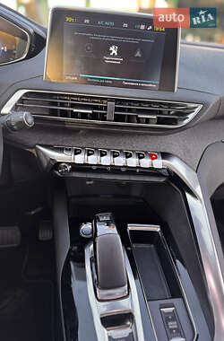 Позашляховик / Кросовер Peugeot 3008 2021 в 
