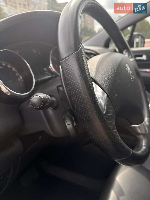 Позашляховик / Кросовер Peugeot 3008 2013 в Рівному