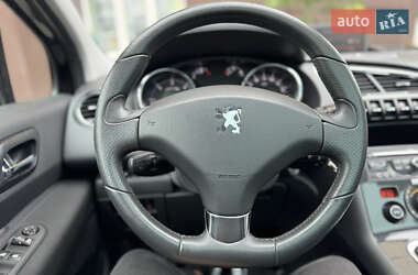 Позашляховик / Кросовер Peugeot 3008 2012 в 