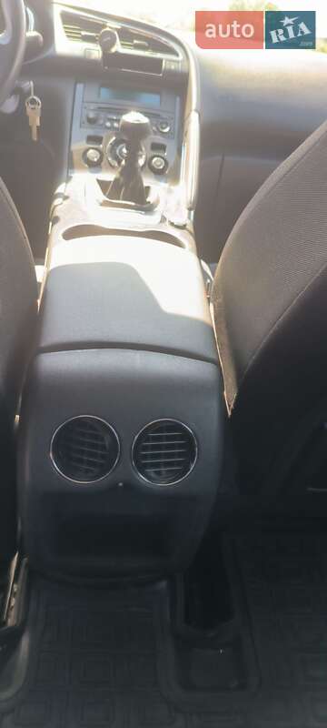 Позашляховик / Кросовер Peugeot 3008 2011 в Львові
