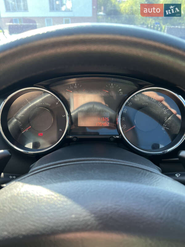 Внедорожник / Кроссовер Peugeot 3008 2011 в Черновцах