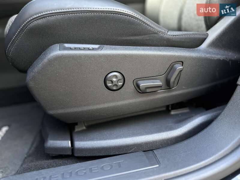 Внедорожник / Кроссовер Peugeot 3008 2017 в Киеве