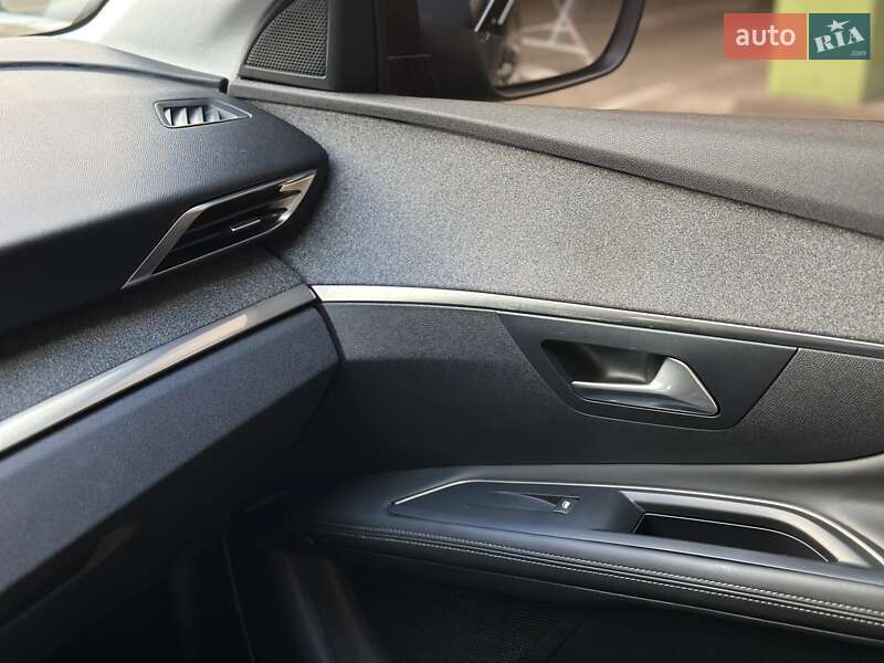 Внедорожник / Кроссовер Peugeot 3008 2017 в Киеве