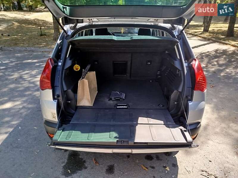 Позашляховик / Кросовер Peugeot 3008 2011 в Кам'янському