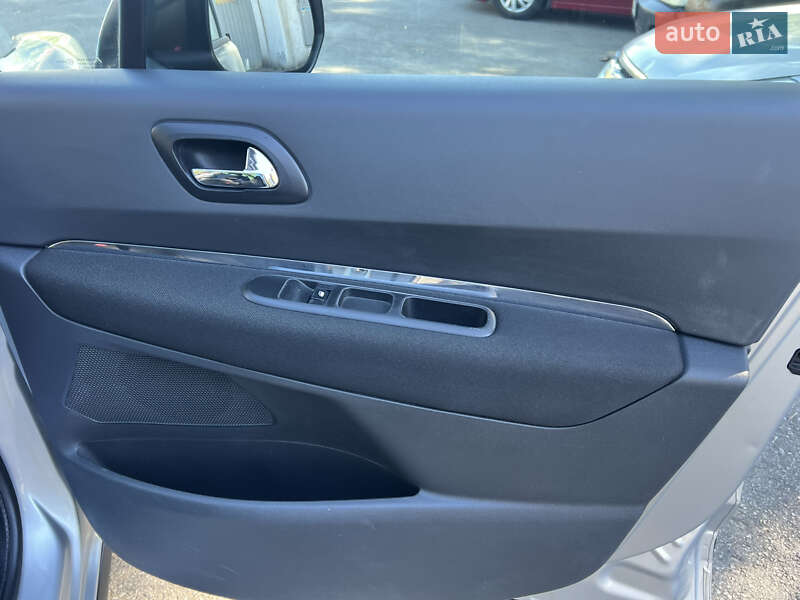 Позашляховик / Кросовер Peugeot 3008 2011 в Києві