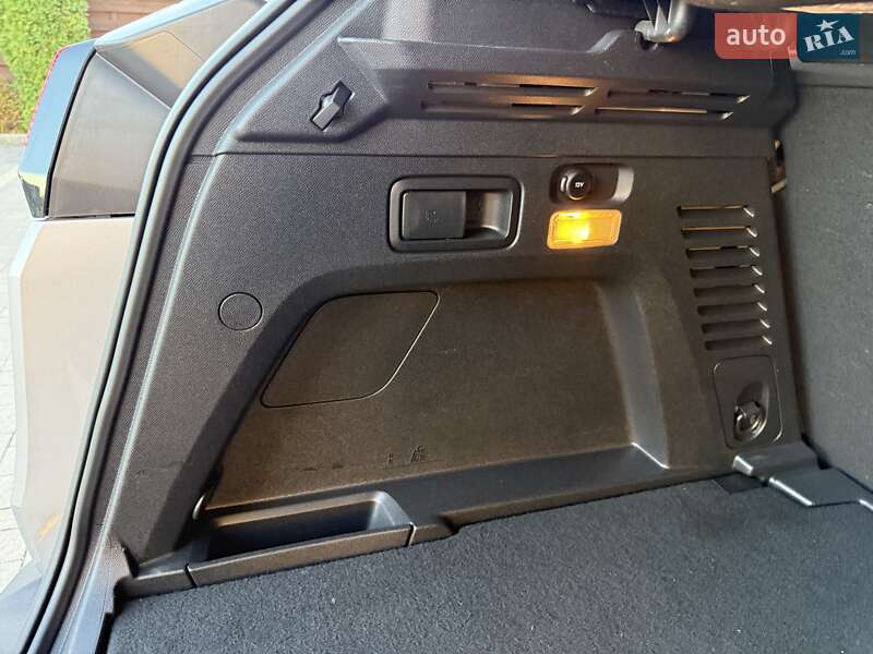 Позашляховик / Кросовер Peugeot 3008 2020 в Стрию