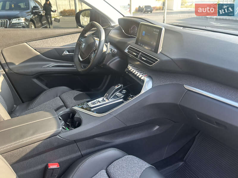 Позашляховик / Кросовер Peugeot 3008 2018 в Дніпрі