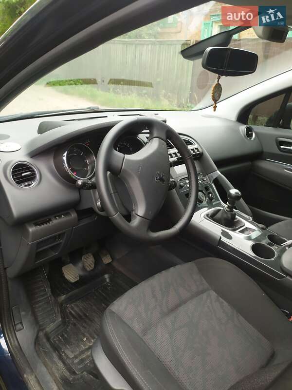 Позашляховик / Кросовер Peugeot 3008 2009 в Миргороді