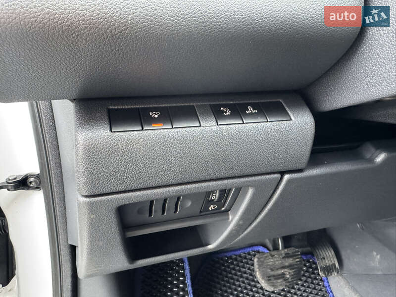 Позашляховик / Кросовер Peugeot 3008 2012 в Луцьку