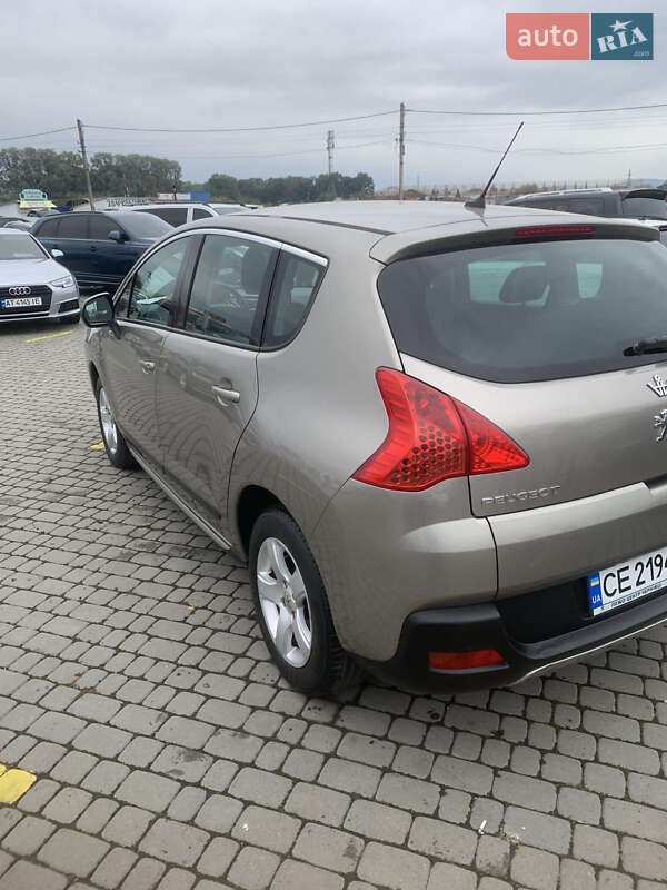 Позашляховик / Кросовер Peugeot 3008 2012 в Чернівцях
