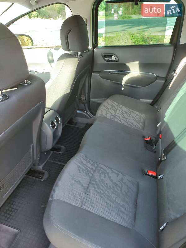 Позашляховик / Кросовер Peugeot 3008 2010 в Стрию