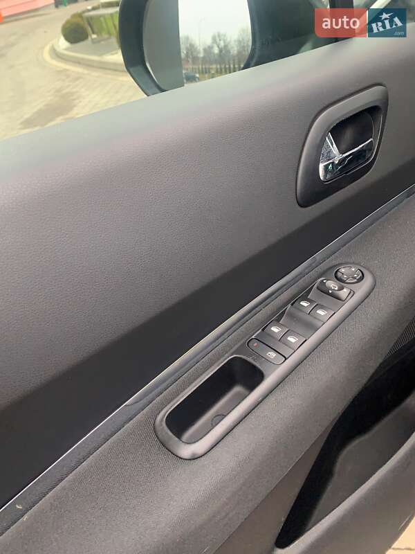 Позашляховик / Кросовер Peugeot 3008 2014 в Дрогобичі