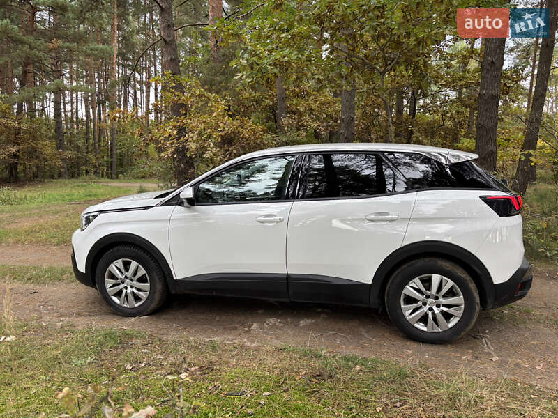 Внедорожник / Кроссовер Peugeot 3008 2019 в Новояворовске