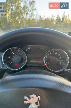 Внедорожник / Кроссовер Peugeot 3008 2014 в 