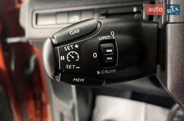 Позашляховик / Кросовер Peugeot 3008 2019 в 