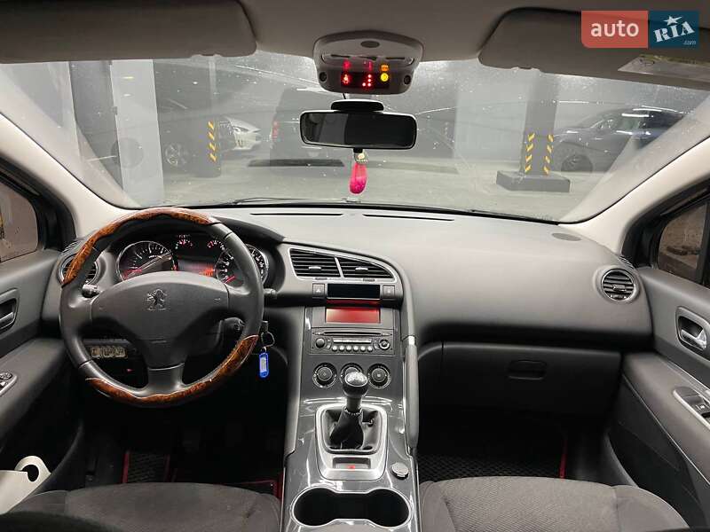 Внедорожник / Кроссовер Peugeot 3008 2011 в Черновцах