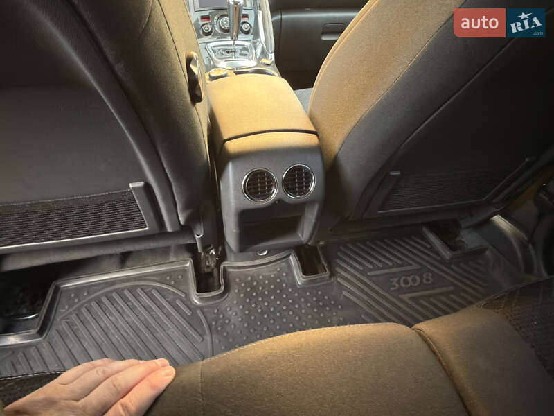 Внедорожник / Кроссовер Peugeot 3008 2015 в Ивано-Франковске