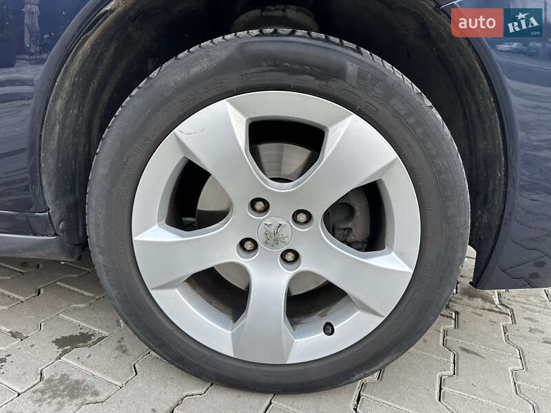 Позашляховик / Кросовер Peugeot 3008 2011 в Луцьку