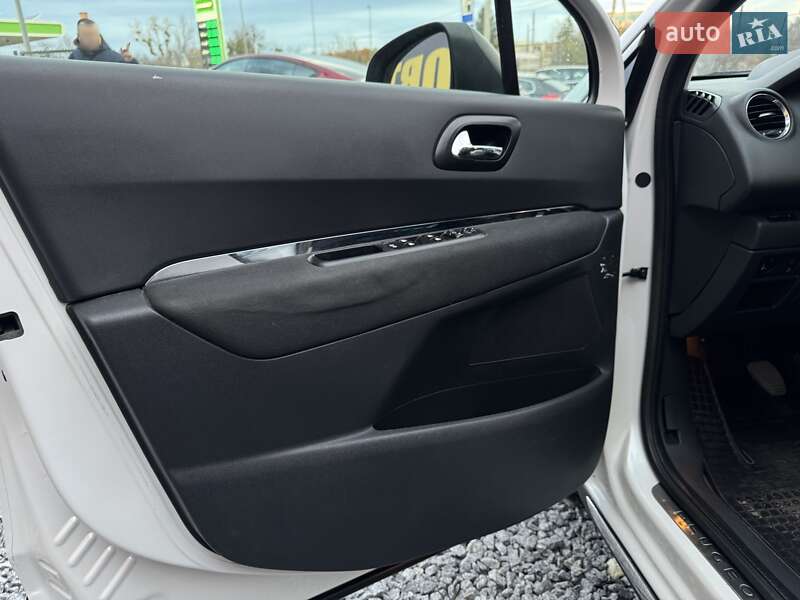 Позашляховик / Кросовер Peugeot 3008 2011 в Стрию