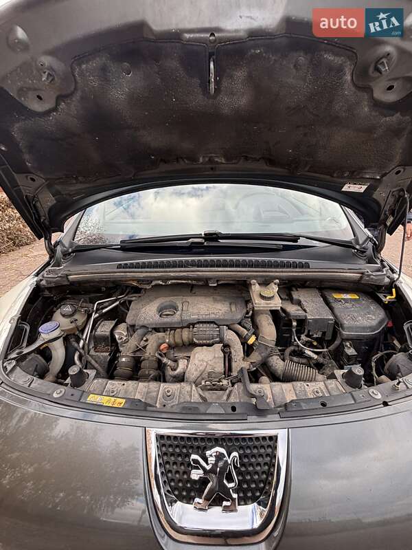 Позашляховик / Кросовер Peugeot 3008 2012 в Чернігові