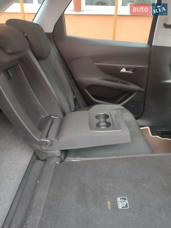 Внедорожник / Кроссовер Peugeot 3008 2019 в Коростене