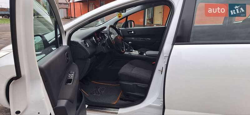 Внедорожник / Кроссовер Peugeot 3008 2012 в Новоархангельске