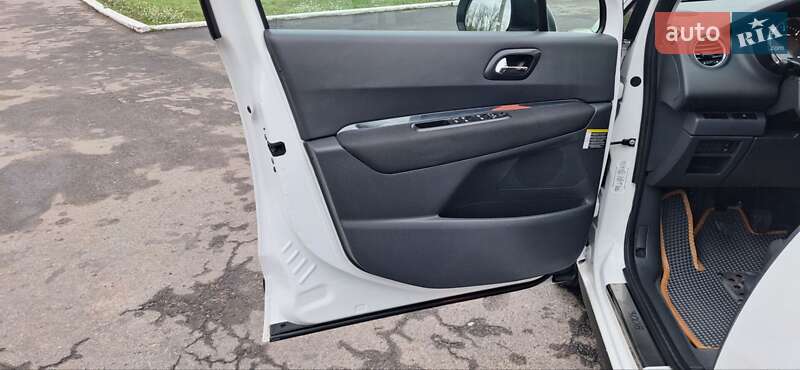 Внедорожник / Кроссовер Peugeot 3008 2012 в Новоархангельске