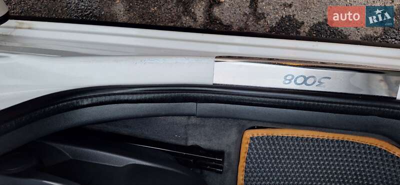 Внедорожник / Кроссовер Peugeot 3008 2012 в Новоархангельске