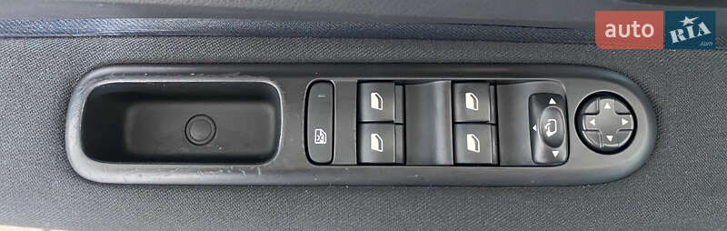 Внедорожник / Кроссовер Peugeot 3008 2016 в Львове фото 23 Внедорожник / Кроссовер Peugeot 3008 2016 в Львове