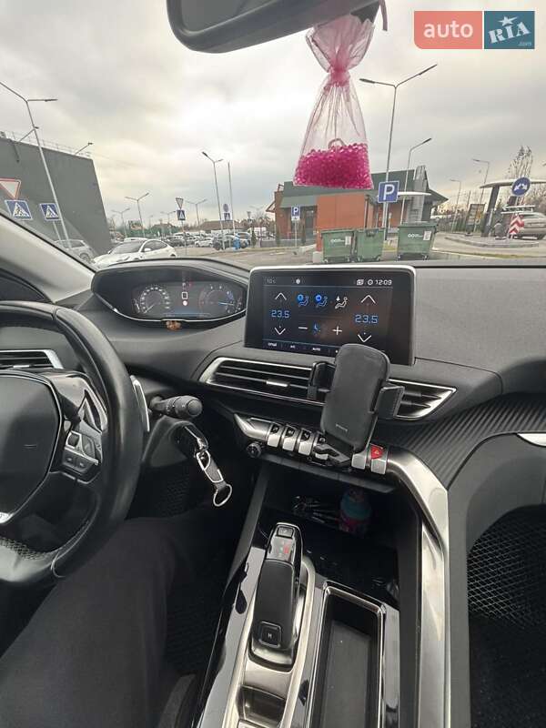 Внедорожник / Кроссовер Peugeot 3008 2019 в Киеве