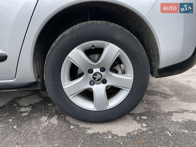 Внедорожник / Кроссовер Peugeot 3008 2015 в Сумах