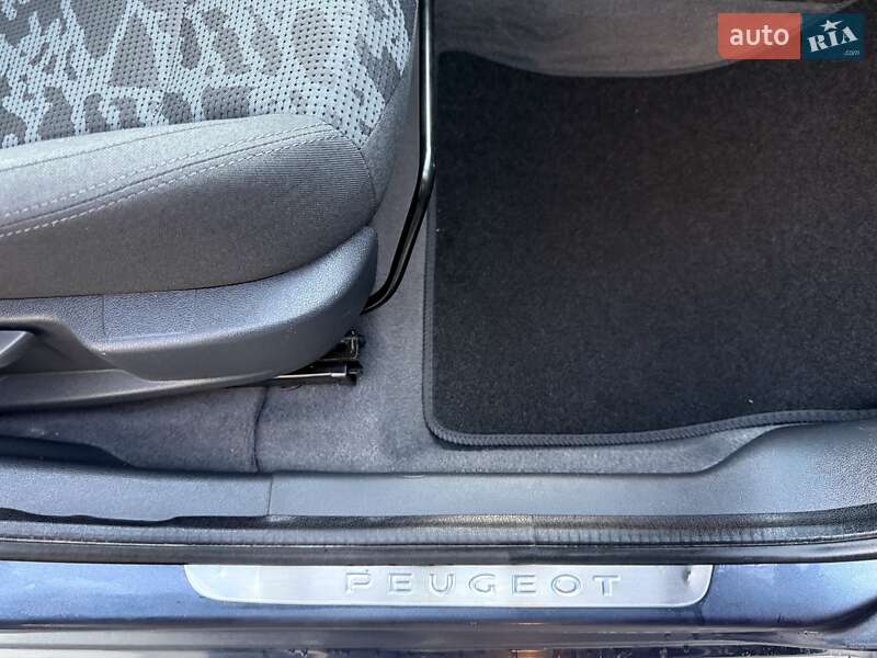 Внедорожник / Кроссовер Peugeot 3008 2013 в Стрые