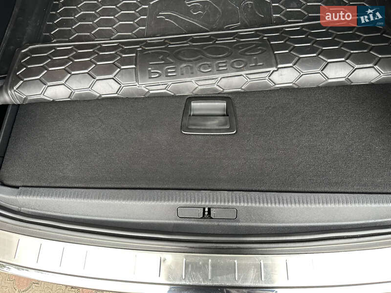 Внедорожник / Кроссовер Peugeot 3008 2020 в Киеве