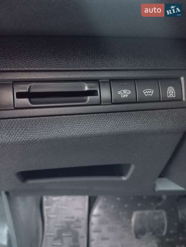 Внедорожник / Кроссовер Peugeot 3008 2019 в Киеве фото 15 Внедорожник / Кроссовер Peugeot 3008 2019 в Киеве