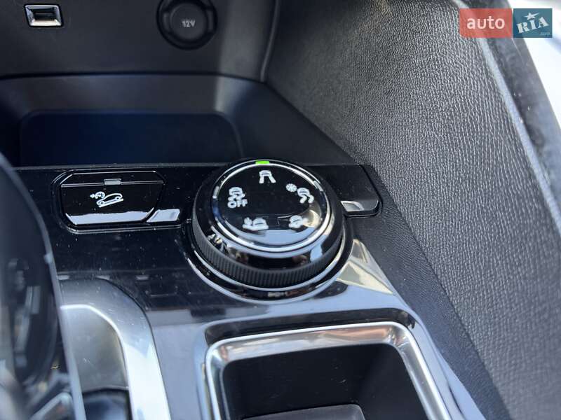 Внедорожник / Кроссовер Peugeot 3008 2017 в Киеве