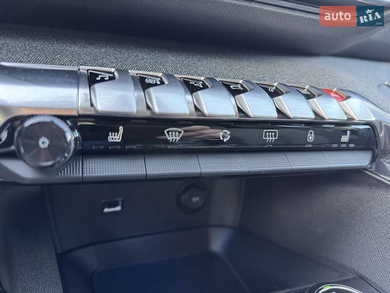 Внедорожник / Кроссовер Peugeot 3008 2017 в Киеве