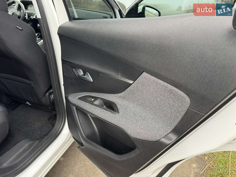 Позашляховик / Кросовер Peugeot 3008 2017 в Рівному