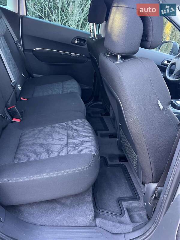 Позашляховик / Кросовер Peugeot 3008 2011 в Луцьку