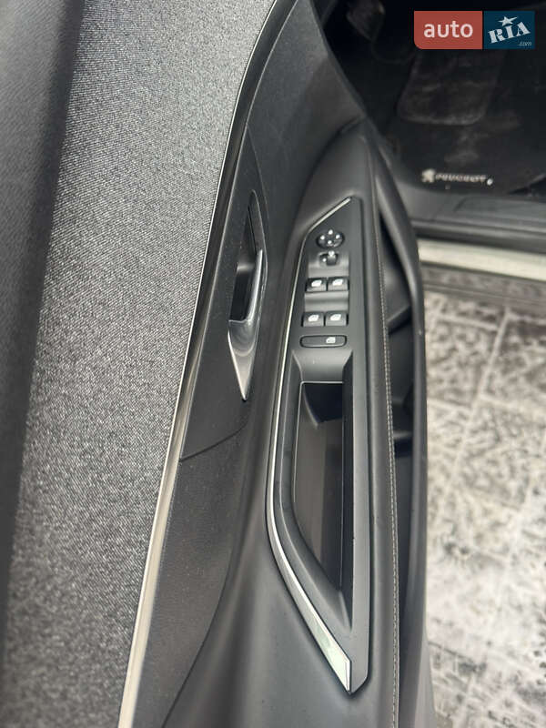 Внедорожник / Кроссовер Peugeot 3008 2017 в Львове фото 14 Внедорожник / Кроссовер Peugeot 3008 2017 в Львове