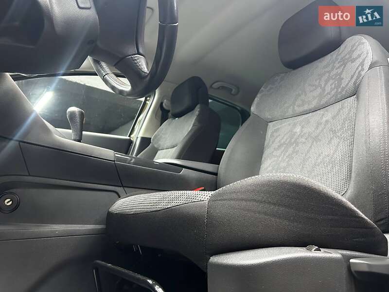 Позашляховик / Кросовер Peugeot 3008 2011 в Чернівцях