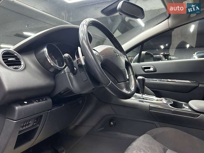 Позашляховик / Кросовер Peugeot 3008 2011 в Чернівцях